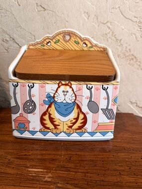 Vintage 1980s Lisa Berrett Ceramic Fat Cat Recipe Storage Box with Wooden Lid